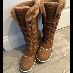 Comfortview Tan  faux Fur-Lined Winter Boots Sz 9  NWOB